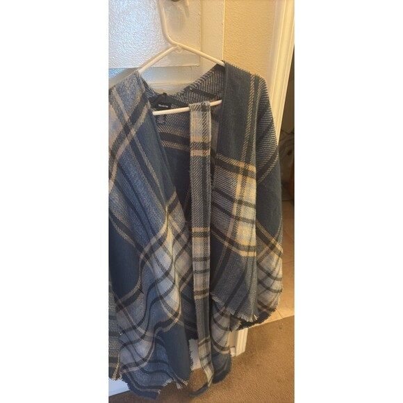 Women's  Cape- Wrap Blue plaid for Fall or Winter ,One Size - Picture 2 of 11